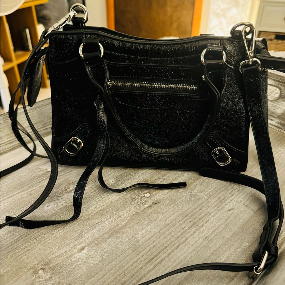 Lulu’s black purse